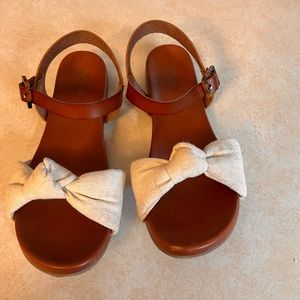 MIA fabric bow sandals. Size 8.5